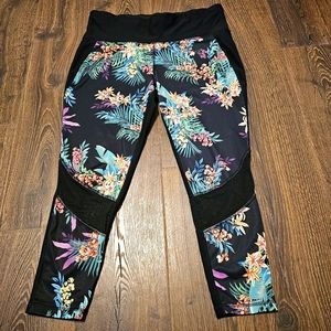 Xersion Black Multicolor Floral Mid Rise Fitted Capri Leggings XL